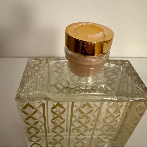 Nest Holiday Reed Diffuser - Picture 3 of 4